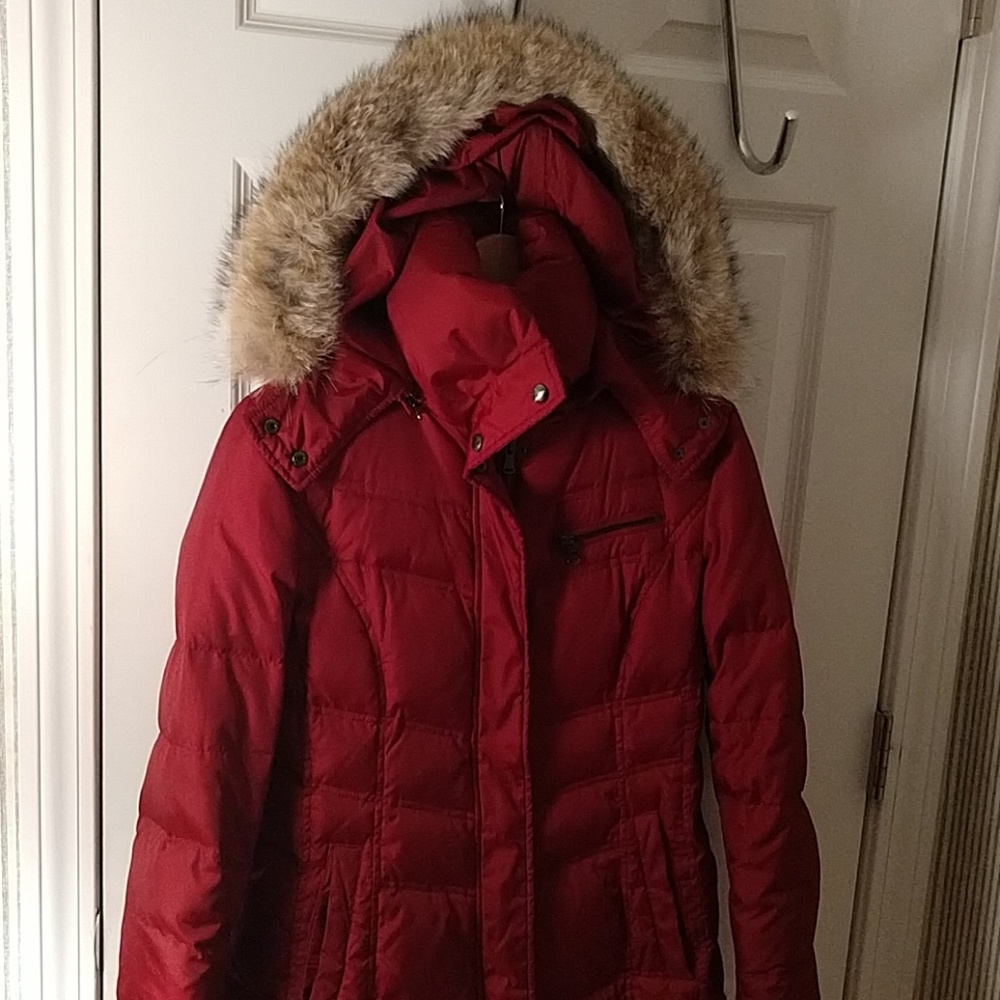 Mid length down puffer jacket.